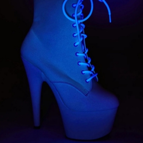Pleaser - Glow in the Dark Platform Boots - Picture 7 of 8